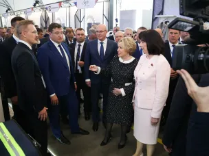 Валентина Матвиенко и Наталья Кочанова посетили выставку достижений народного хозяйства регионов России и Беларуси